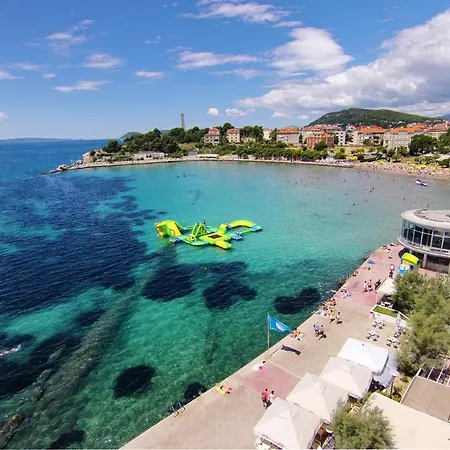 With A Parking Space - 15276 * Split