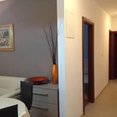 With A Parking Space - 15276 * Split